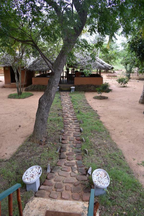 Hotel Yala Eco Tree House Tissamaharama Exterior foto